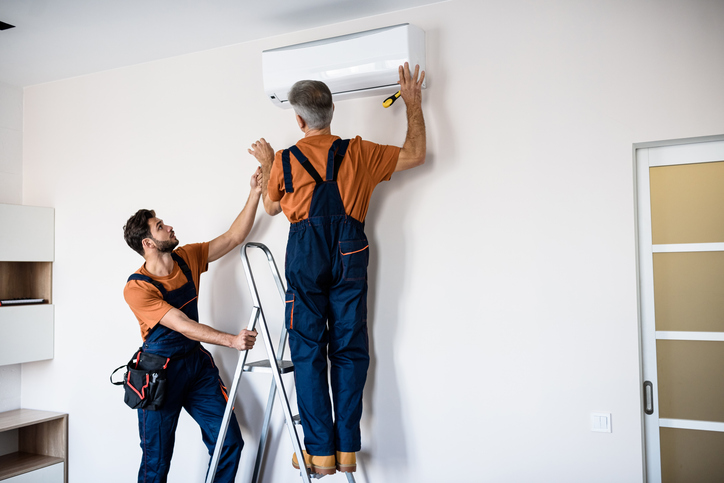 Choosing Between Central Air and Ductless AC Installation