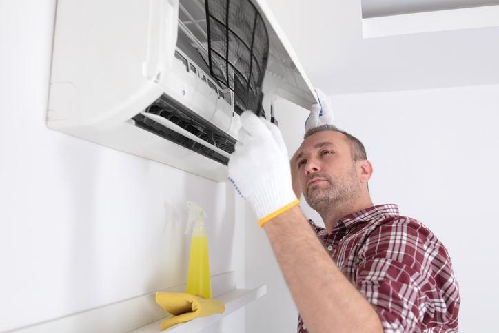 How Symptoms of an Overcharged AC System Affect Energy Consumption